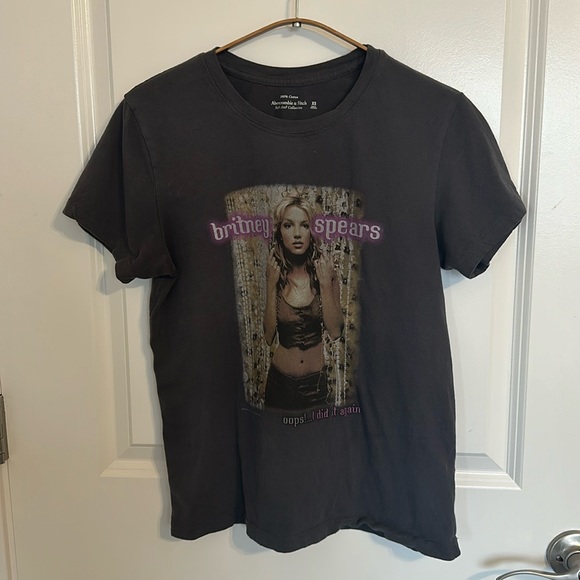 Abercrombie Women’s Britney Spears Relaxed Graphic Tee - Picture 4 of 6